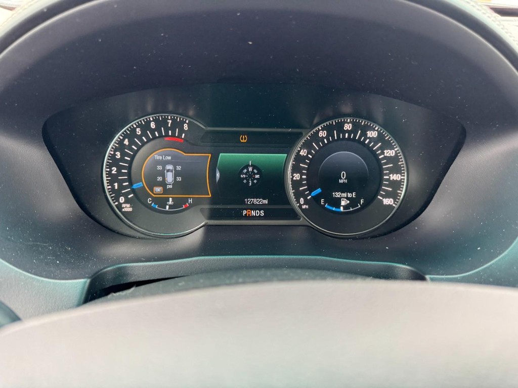 Ford Explorer Vehicle Full-screen Gallery Image 25