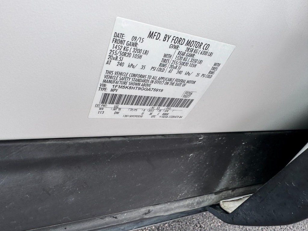 Ford Explorer Vehicle Full-screen Gallery Image 26