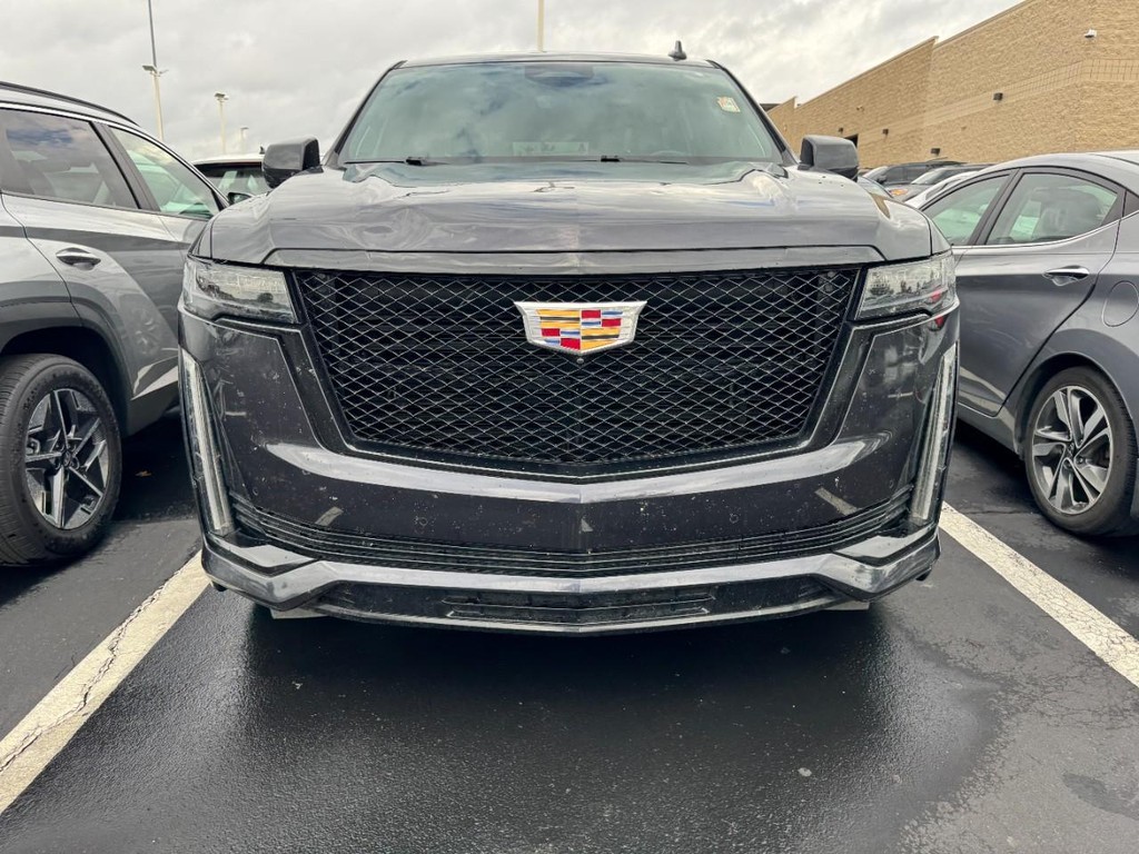 Cadillac Escalade ESV Vehicle Full-screen Gallery Image 02