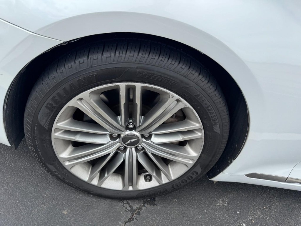 Genesis G80 Vehicle Full-screen Gallery Image 04