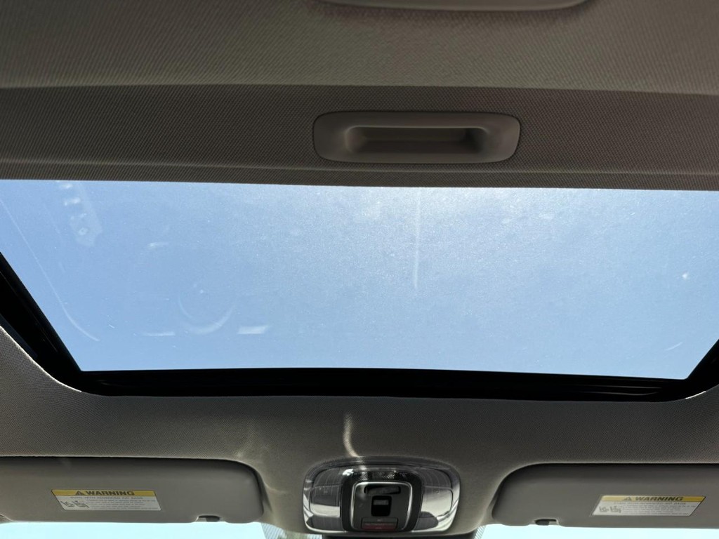 Hyundai Elantra Hybrid Vehicle Full-screen Gallery Image 06