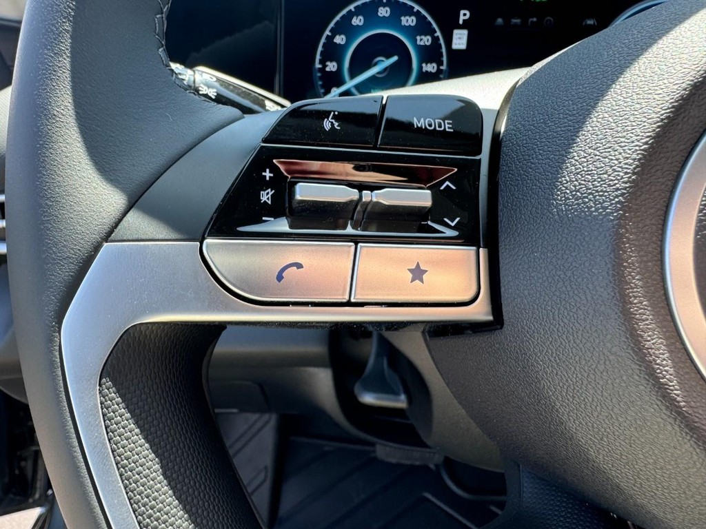 Hyundai Elantra Hybrid Vehicle Full-screen Gallery Image 17