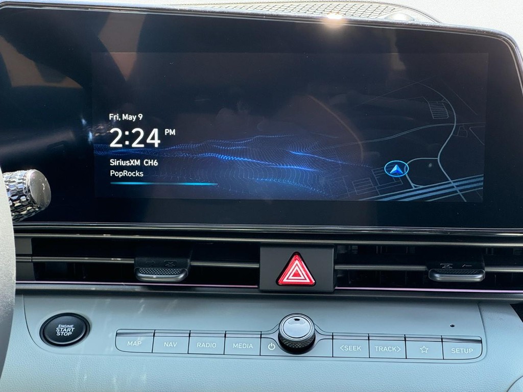 Hyundai Elantra Hybrid Vehicle Full-screen Gallery Image 09