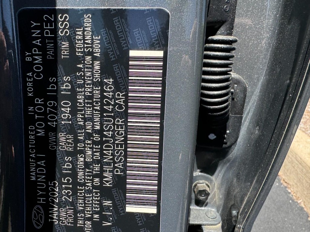 Hyundai Elantra Hybrid Vehicle Full-screen Gallery Image 23