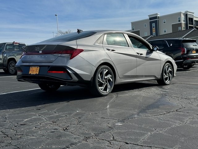 Hyundai Elantra Hybrid Vehicle Full-screen Gallery Image 03