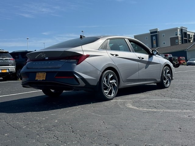 Hyundai Elantra Hybrid Vehicle Full-screen Gallery Image 03