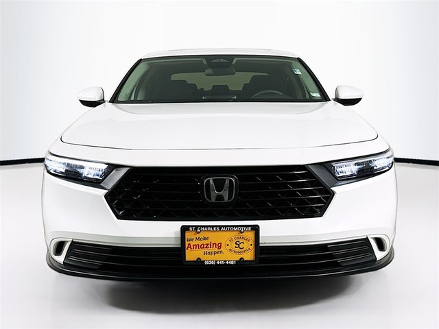 Honda Accord Sedan Vehicle Full-screen Gallery Image 02