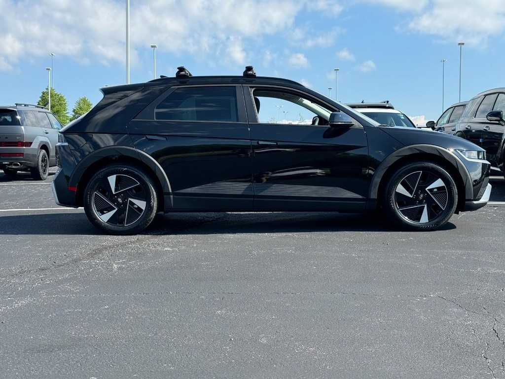 Hyundai IONIQ 5 Vehicle Full-screen Gallery Image 02