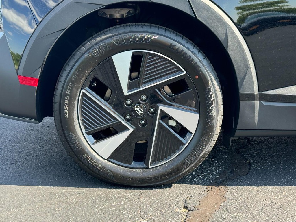 Hyundai IONIQ 5 Vehicle Full-screen Gallery Image 04