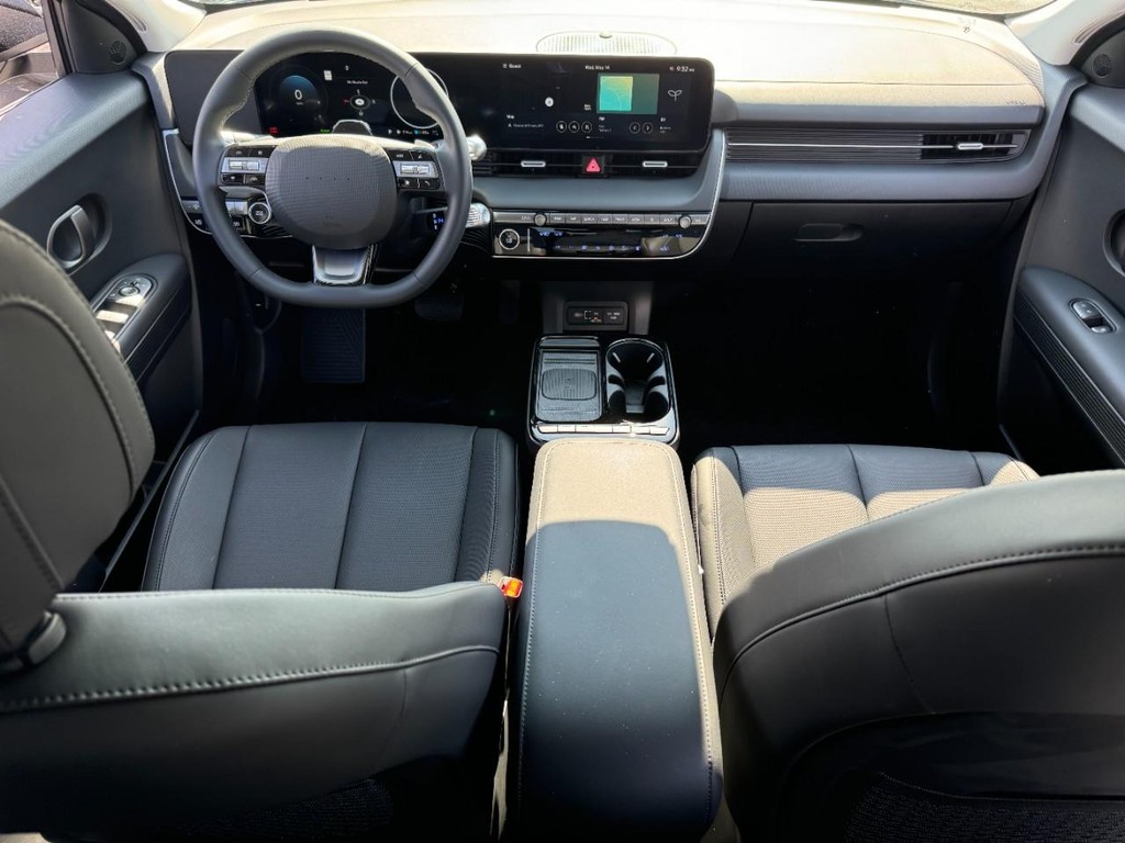 Hyundai IONIQ 5 Vehicle Full-screen Gallery Image 06