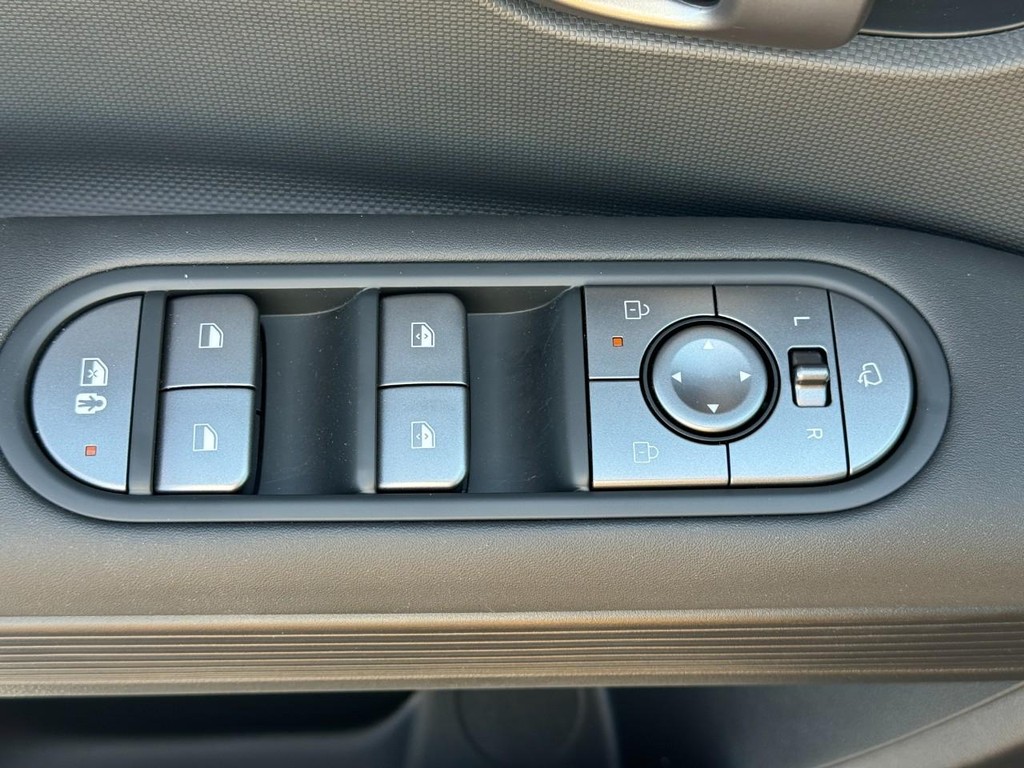 Hyundai IONIQ 5 Vehicle Full-screen Gallery Image 11