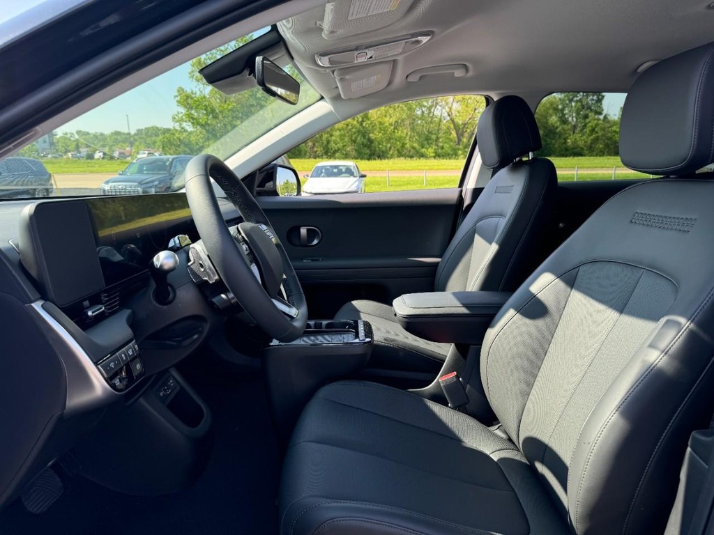 Hyundai IONIQ 5 Vehicle Full-screen Gallery Image 12