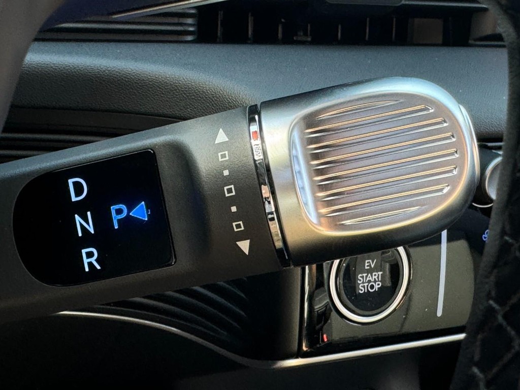 Hyundai IONIQ 5 Vehicle Full-screen Gallery Image 17