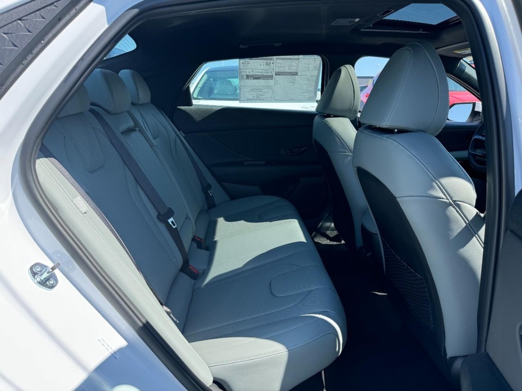 Hyundai Elantra Hybrid Vehicle Full-screen Gallery Image 05