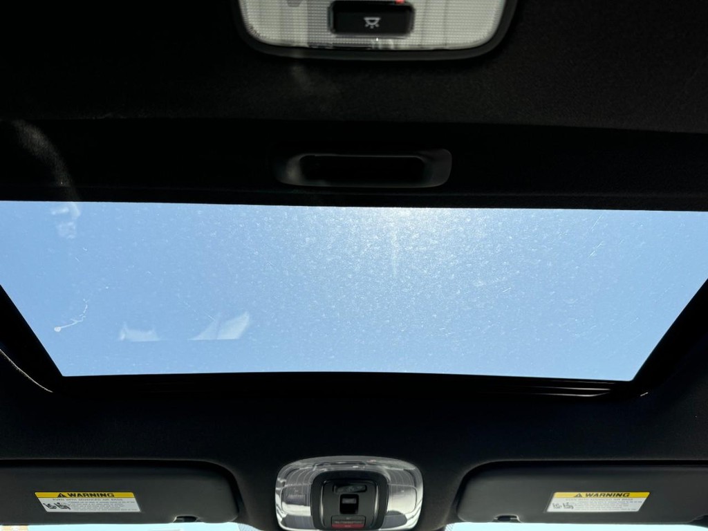 Hyundai Elantra Hybrid Vehicle Full-screen Gallery Image 06