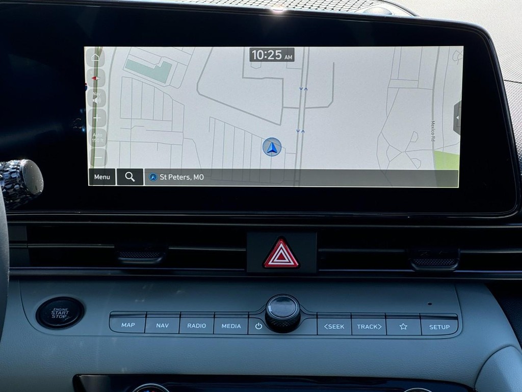 Hyundai Elantra Hybrid Vehicle Full-screen Gallery Image 09