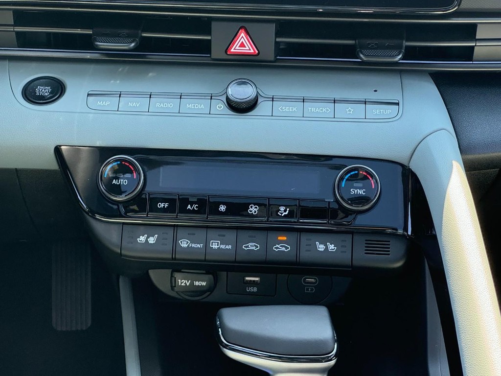 Hyundai Elantra Hybrid Vehicle Full-screen Gallery Image 10