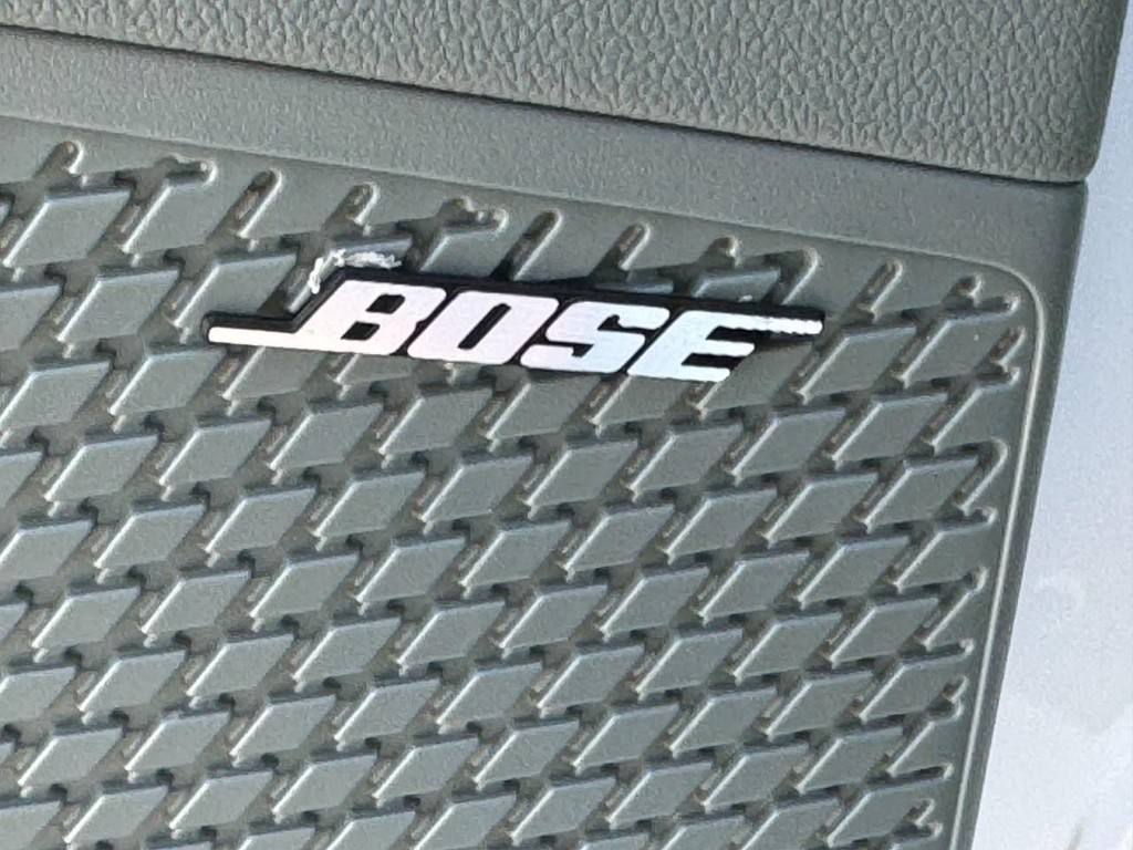 Hyundai Elantra Hybrid Vehicle Full-screen Gallery Image 15