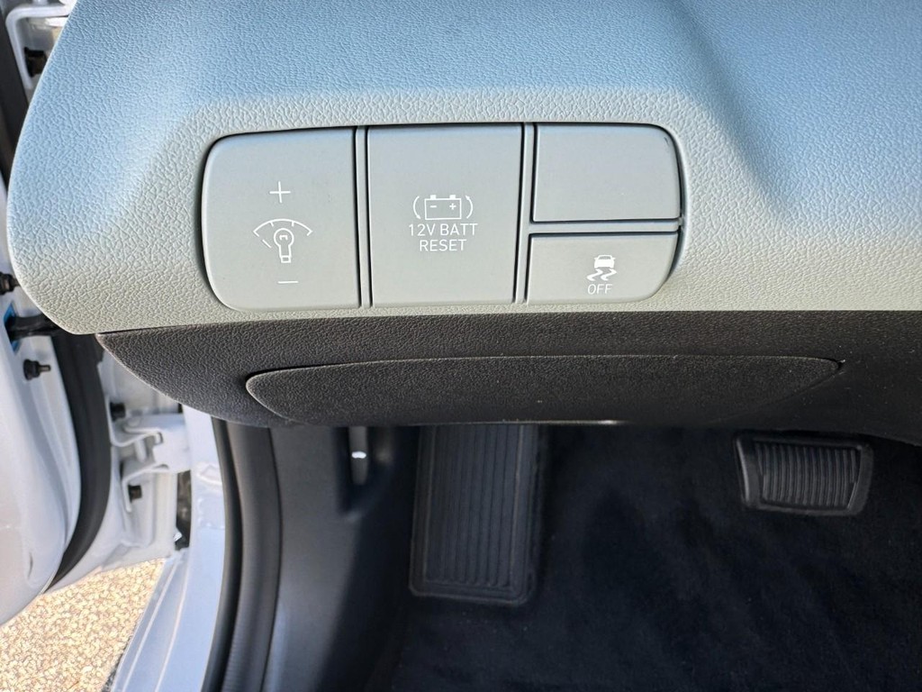 Hyundai Elantra Hybrid Vehicle Full-screen Gallery Image 18