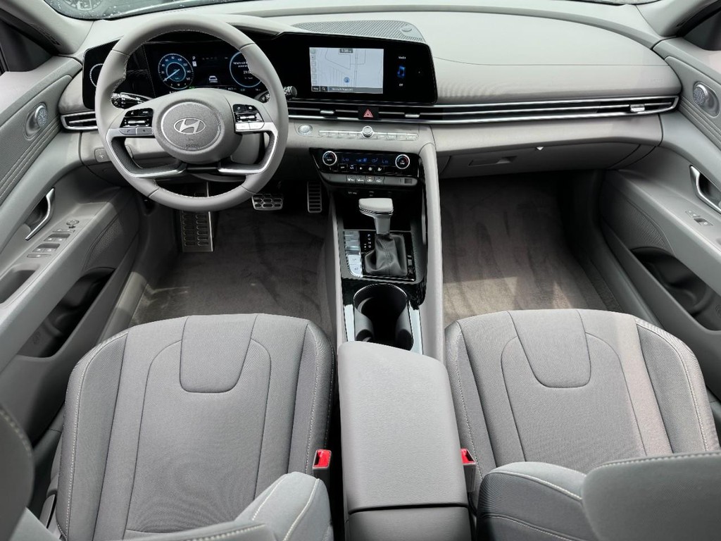 Hyundai Elantra Hybrid Vehicle Full-screen Gallery Image 06