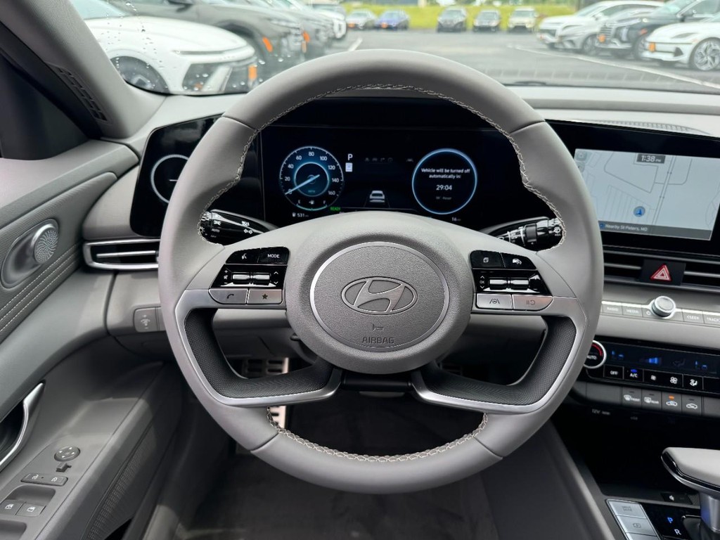 Hyundai Elantra Hybrid Vehicle Full-screen Gallery Image 07