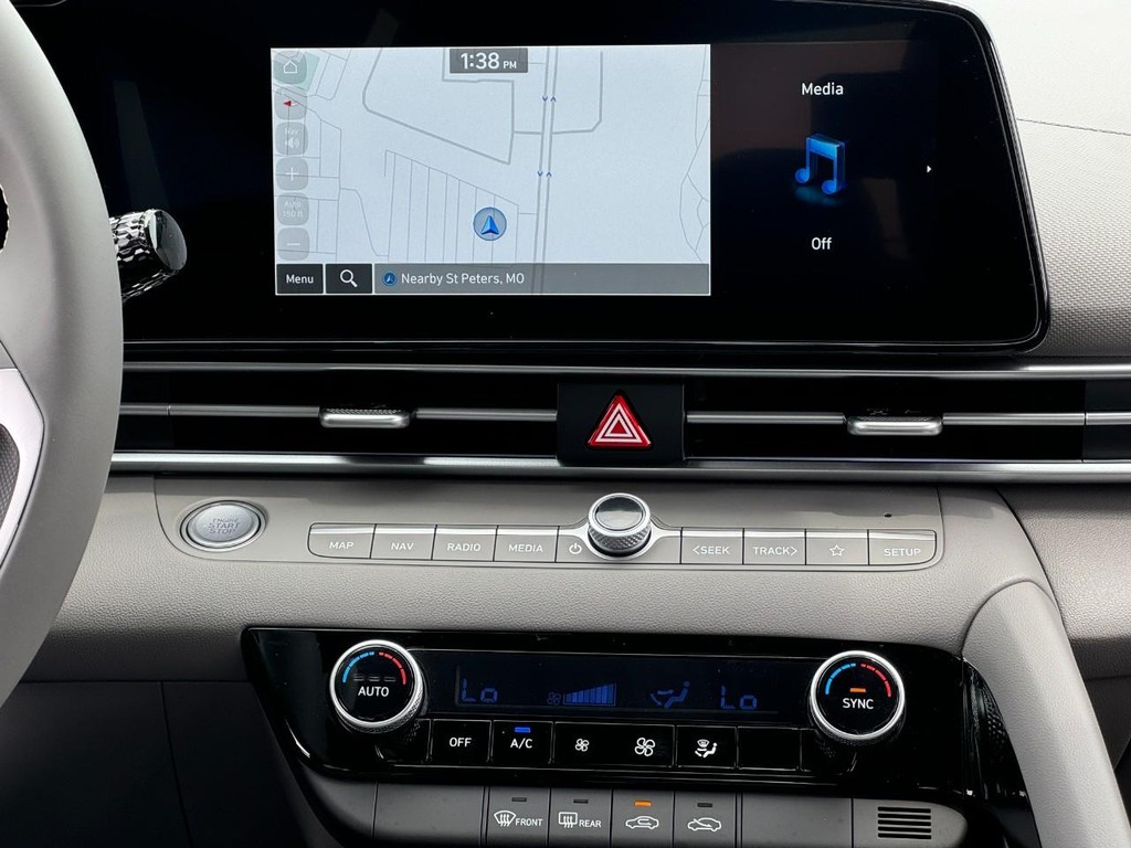 Hyundai Elantra Hybrid Vehicle Full-screen Gallery Image 08