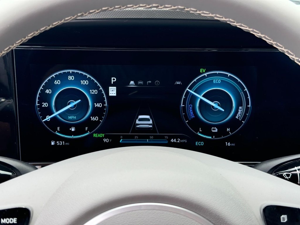 Hyundai Elantra Hybrid Vehicle Full-screen Gallery Image 15