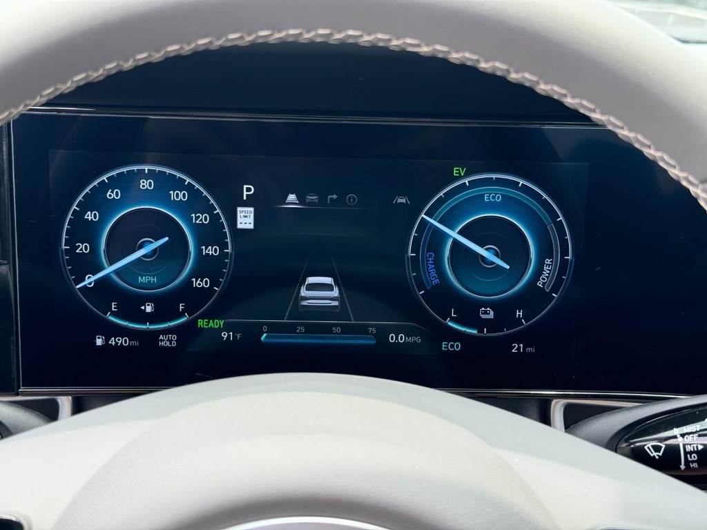 Hyundai Elantra Hybrid Vehicle Full-screen Gallery Image 15