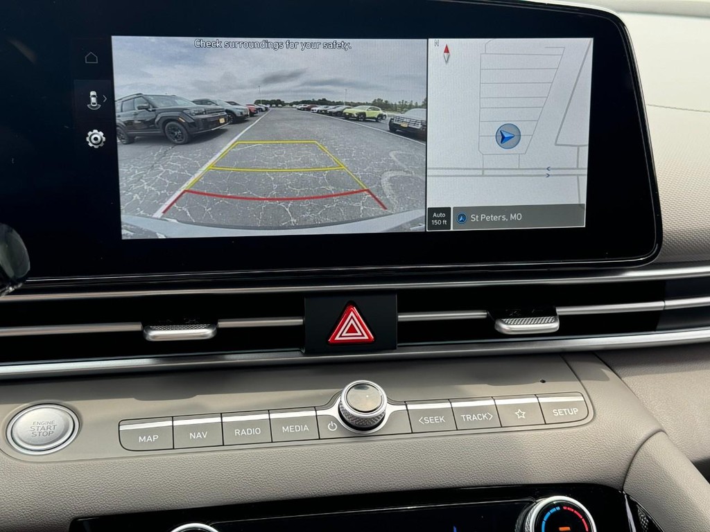 Hyundai Elantra Hybrid Vehicle Full-screen Gallery Image 16