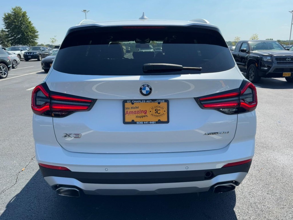 BMW X3 Vehicle Full-screen Gallery Image 04