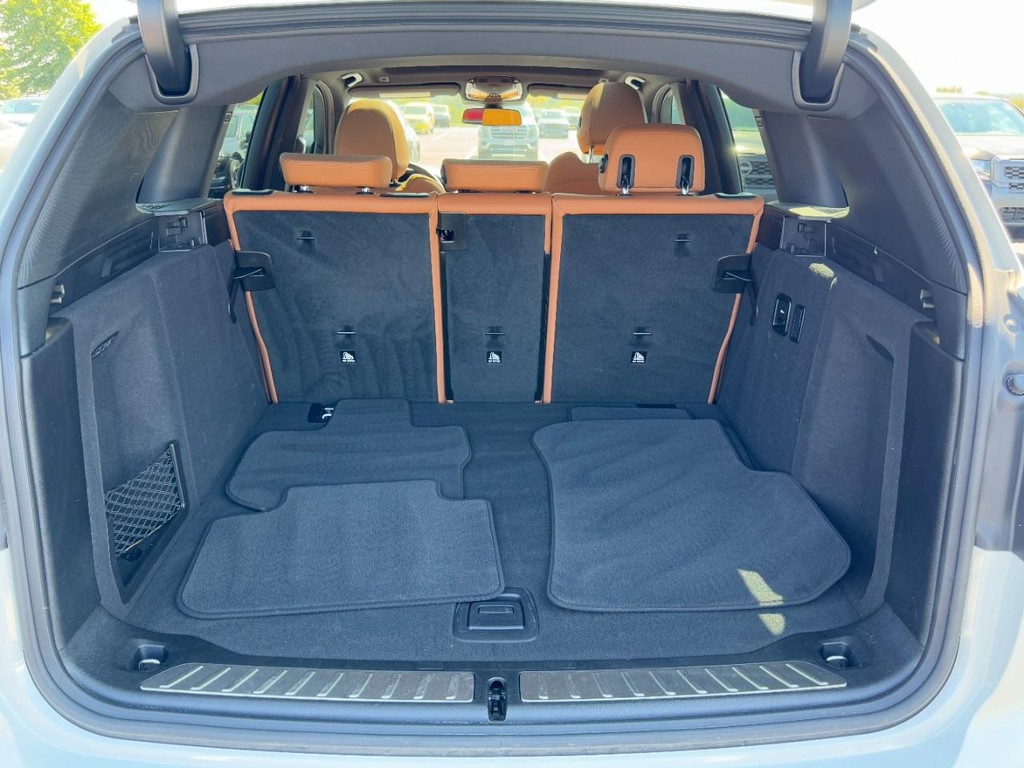 BMW X3 Vehicle Full-screen Gallery Image 06