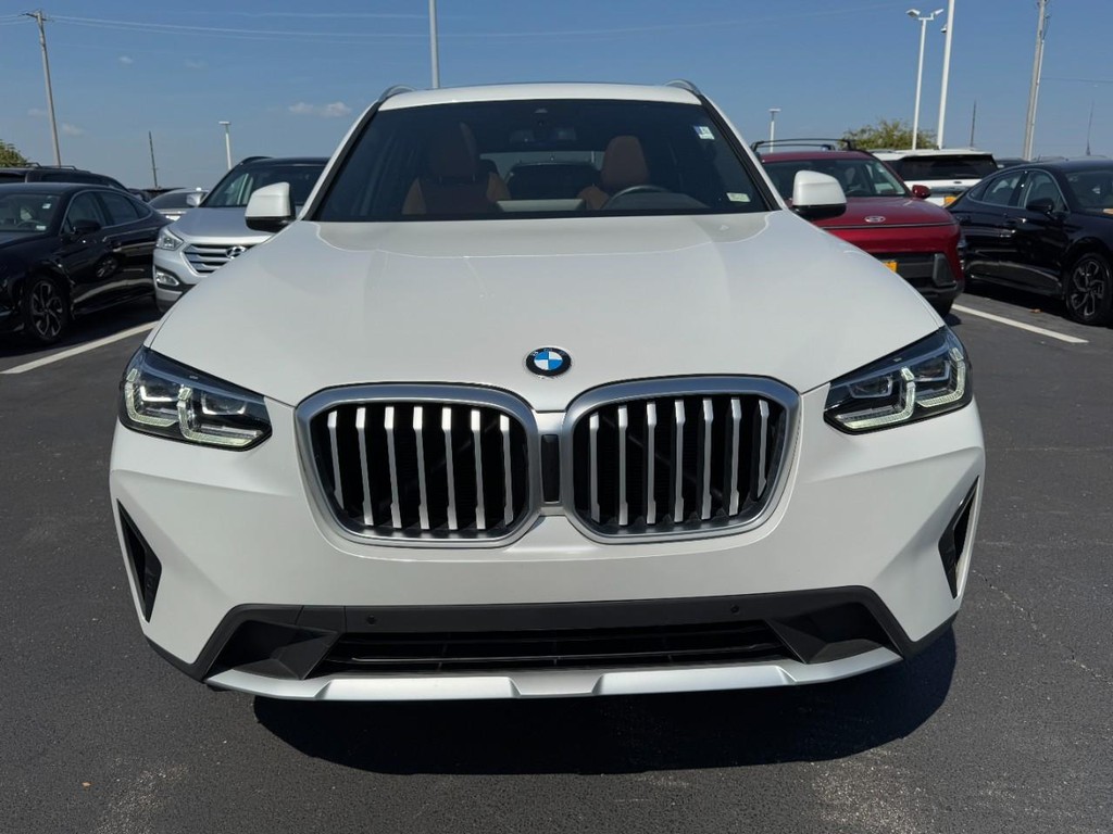 BMW X3 Vehicle Full-screen Gallery Image 09