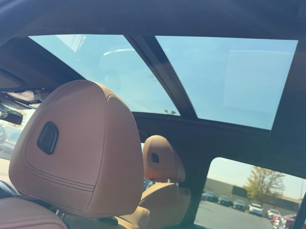 BMW X3 Vehicle Full-screen Gallery Image 11