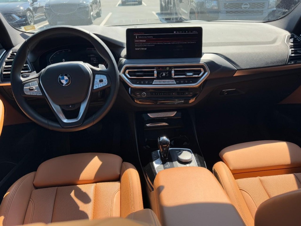 BMW X3 Vehicle Full-screen Gallery Image 13