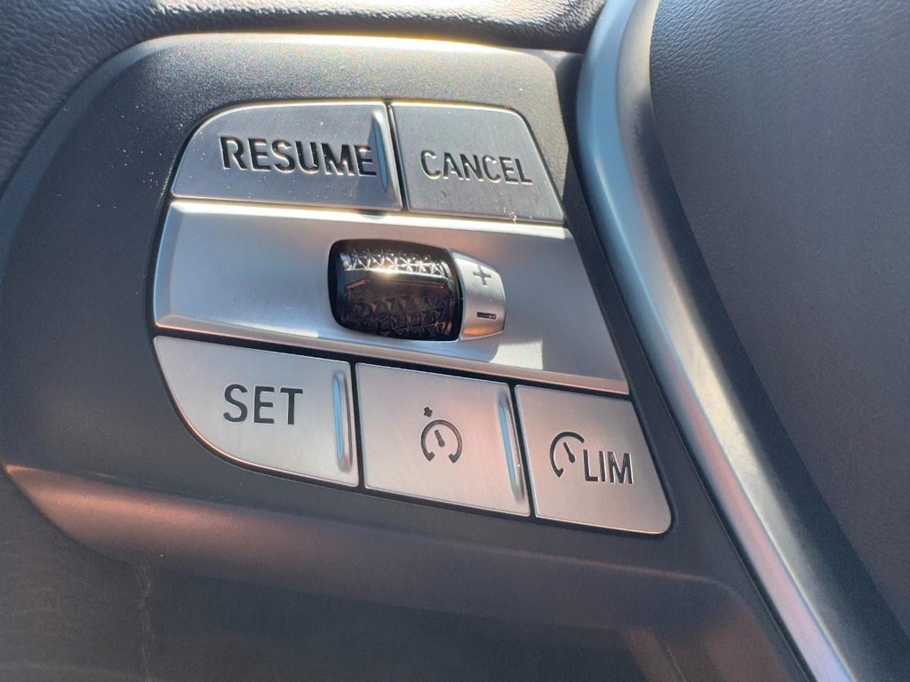 BMW X3 Vehicle Full-screen Gallery Image 18