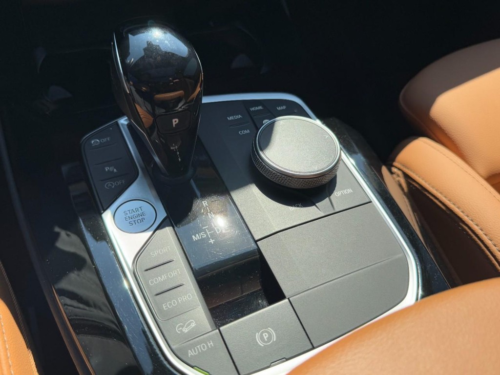 BMW X3 Vehicle Full-screen Gallery Image 20