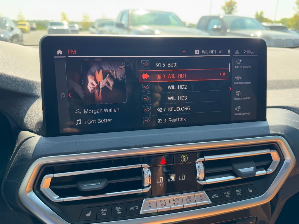 BMW X3 Vehicle Full-screen Gallery Image 22