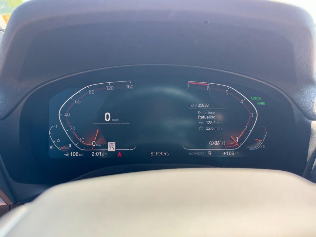 BMW X3 Vehicle Full-screen Gallery Image 26