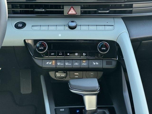 Hyundai Elantra Hybrid Vehicle Full-screen Gallery Image 10