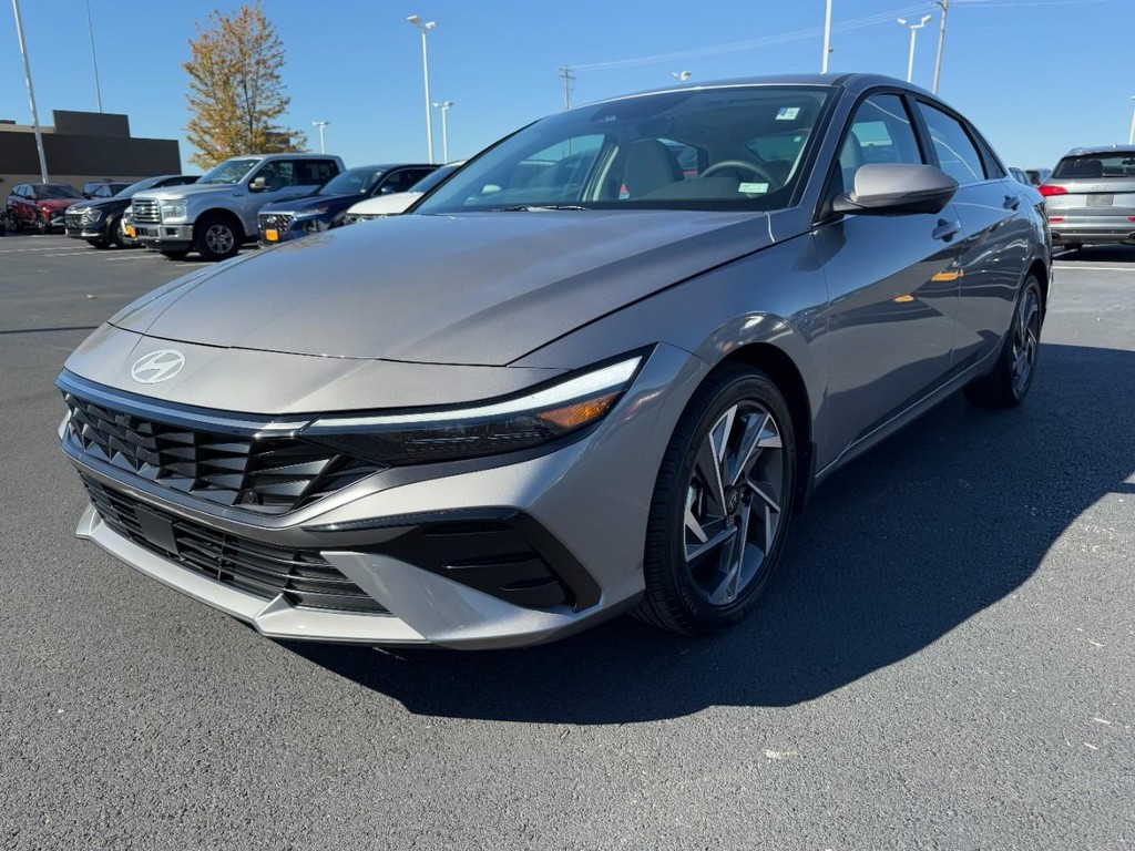 Hyundai Elantra Vehicle Full-screen Gallery Image 08