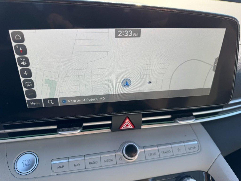 Hyundai Elantra Vehicle Full-screen Gallery Image 21