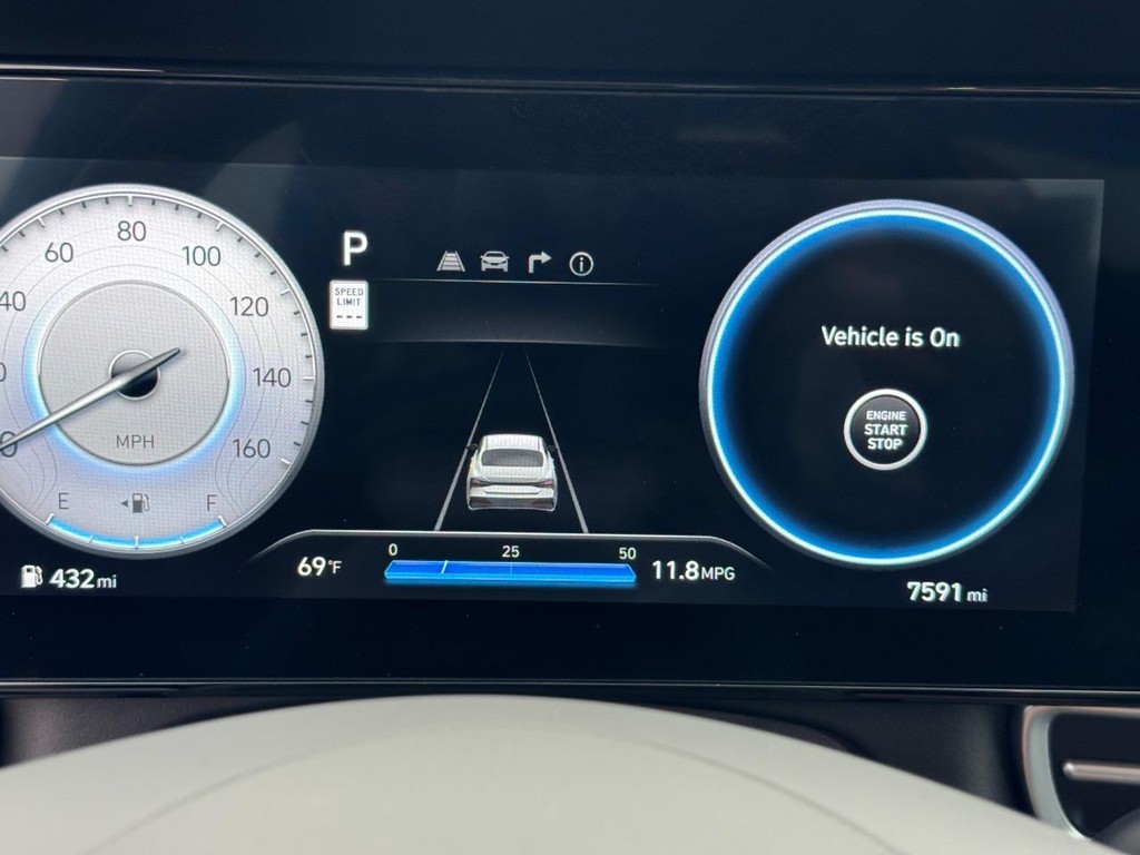 Hyundai Elantra Vehicle Full-screen Gallery Image 18