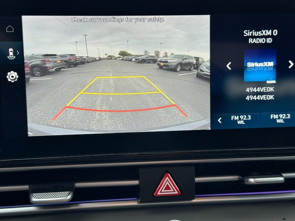 Hyundai Elantra Vehicle Full-screen Gallery Image 21