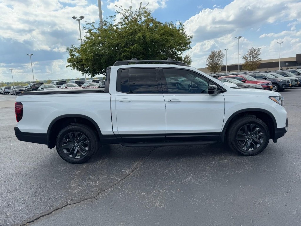 Honda Ridgeline Vehicle Full-screen Gallery Image 02