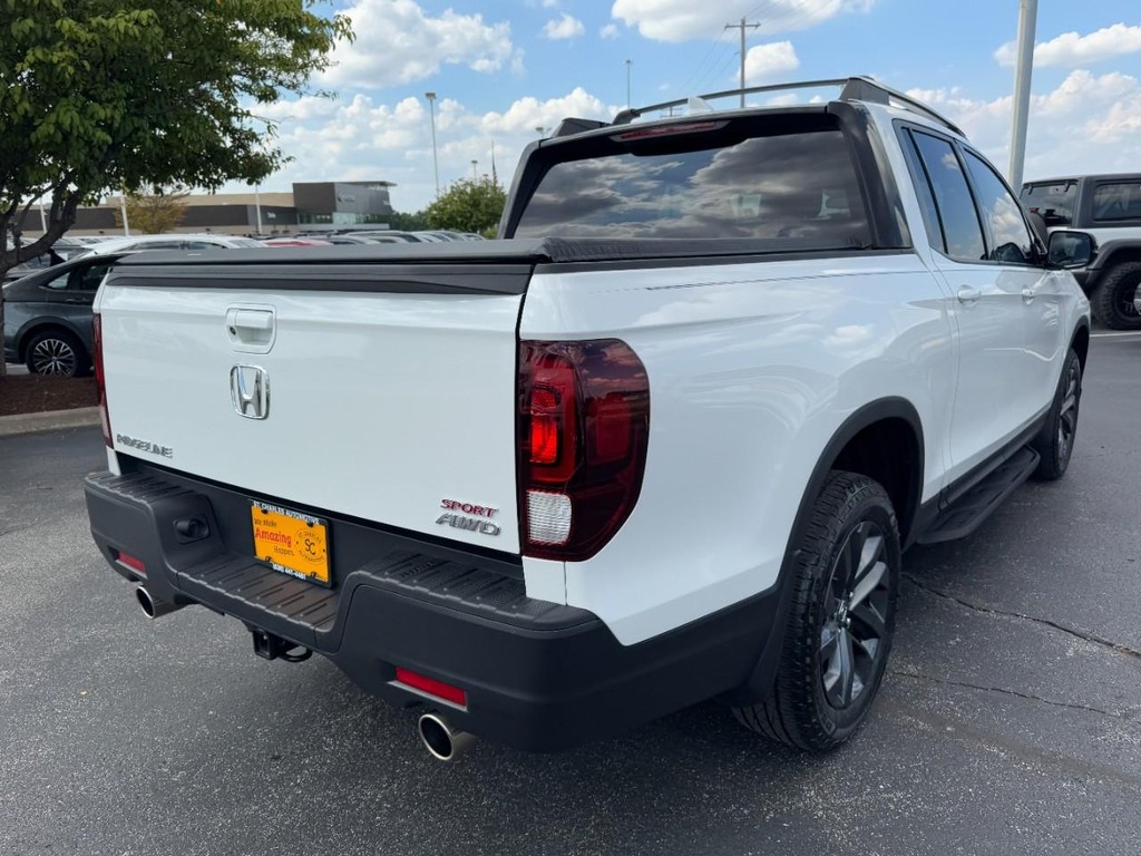 Honda Ridgeline Vehicle Full-screen Gallery Image 03