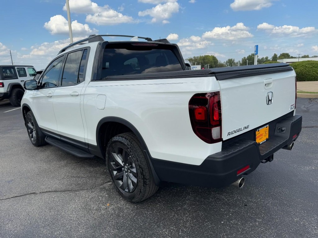 Honda Ridgeline Vehicle Full-screen Gallery Image 05
