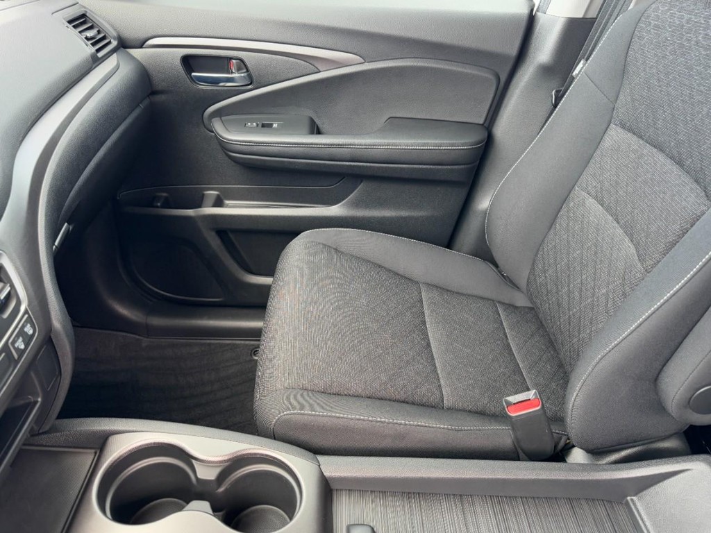 Honda Ridgeline Vehicle Full-screen Gallery Image 13