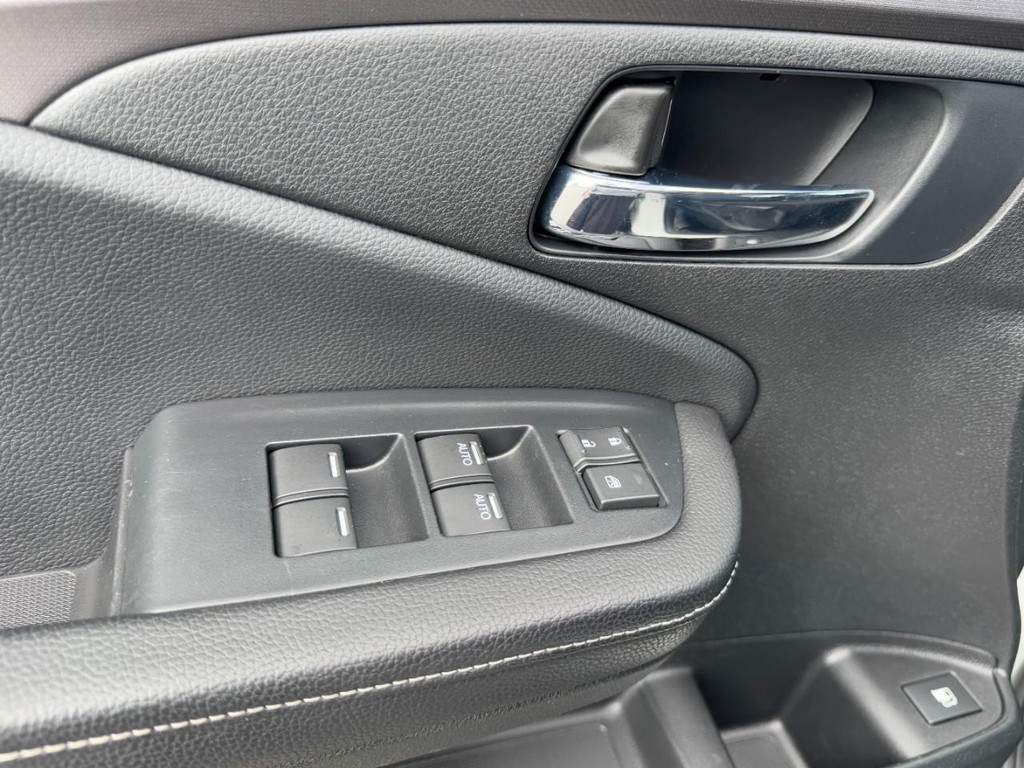 Honda Ridgeline Vehicle Full-screen Gallery Image 15