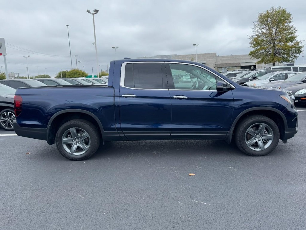 Honda Ridgeline Vehicle Full-screen Gallery Image 02