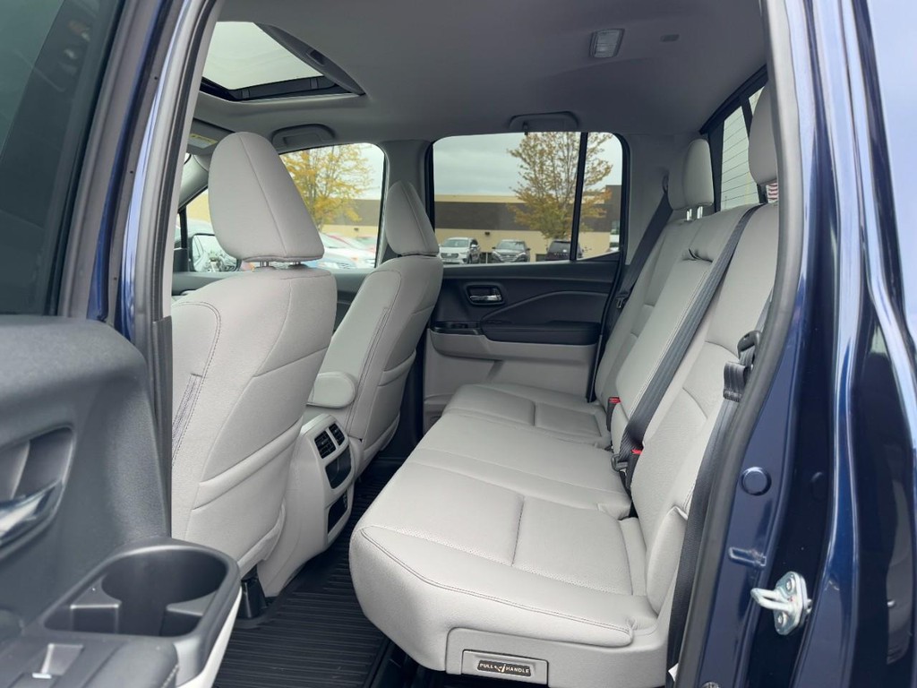 Honda Ridgeline Vehicle Full-screen Gallery Image 10